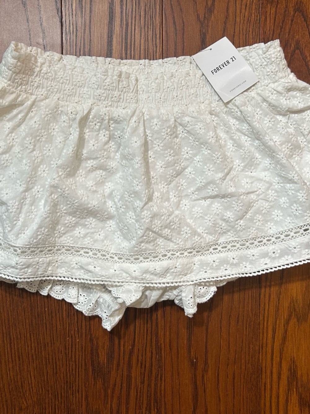 NWT Forever 21 White Bloomer Eyelet Shorts - Picture 2 of 4